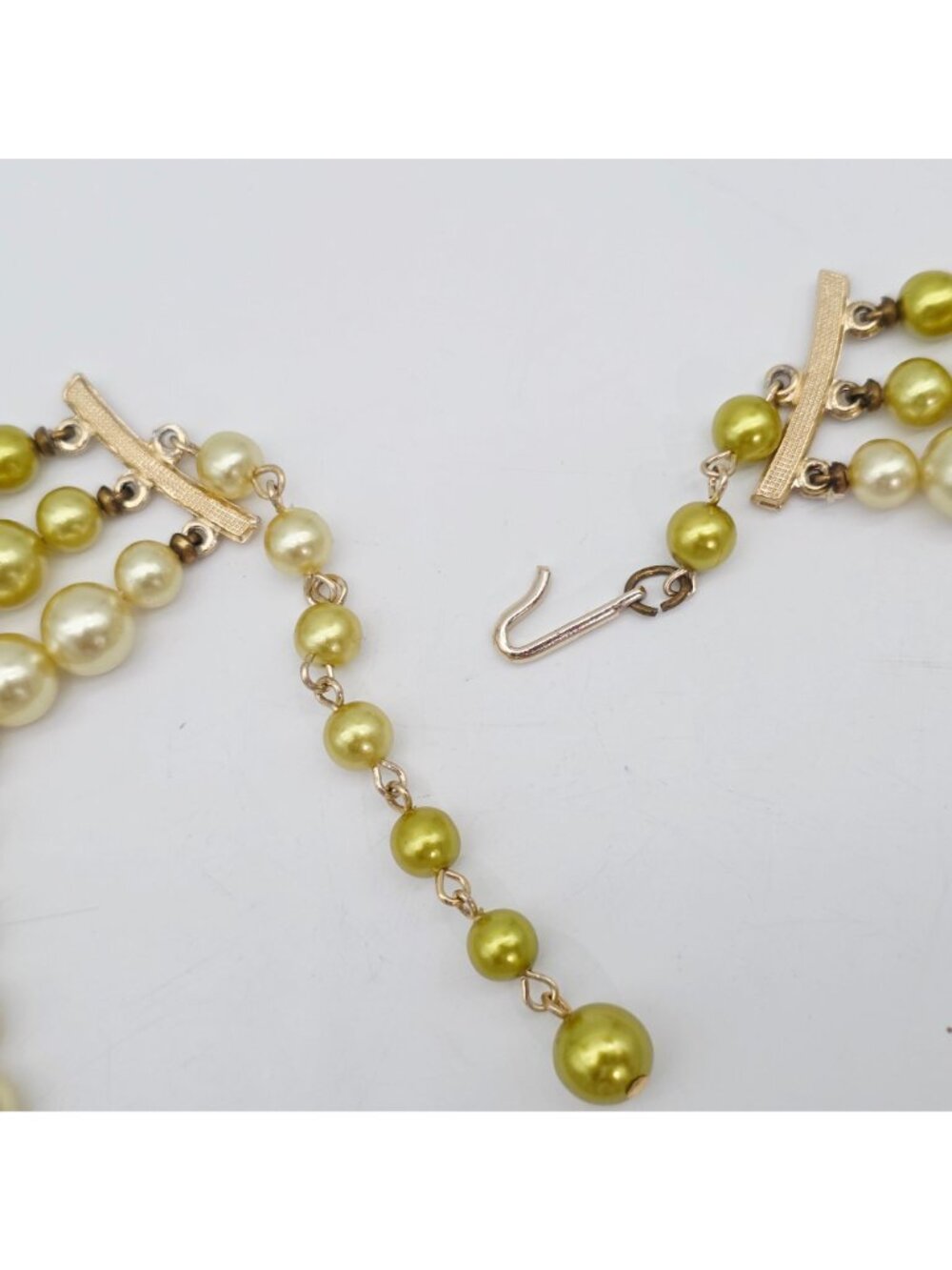 Green Multi-Strand Faux Pearl Necklace With Adjustable Hook Closure Vintage - Picture 4 of 5